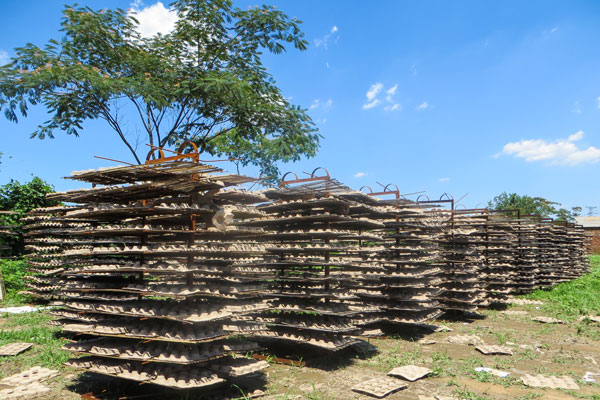 Drying Egg Trays Manually